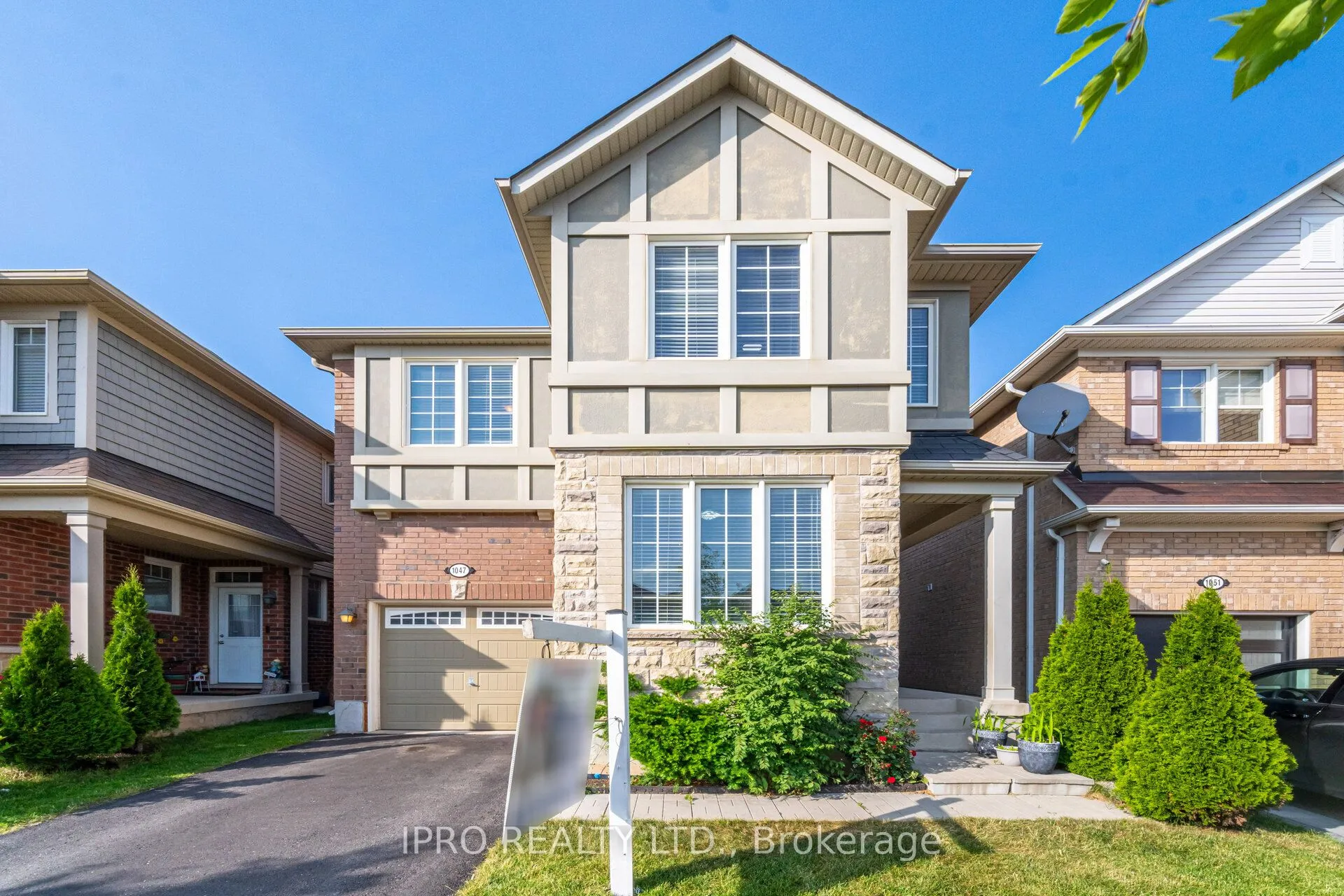 1047 Savoline Boulevard, ON L9T 8P2