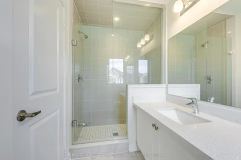 15 Dalecrest Road, Brampton, ON L6X 5N3