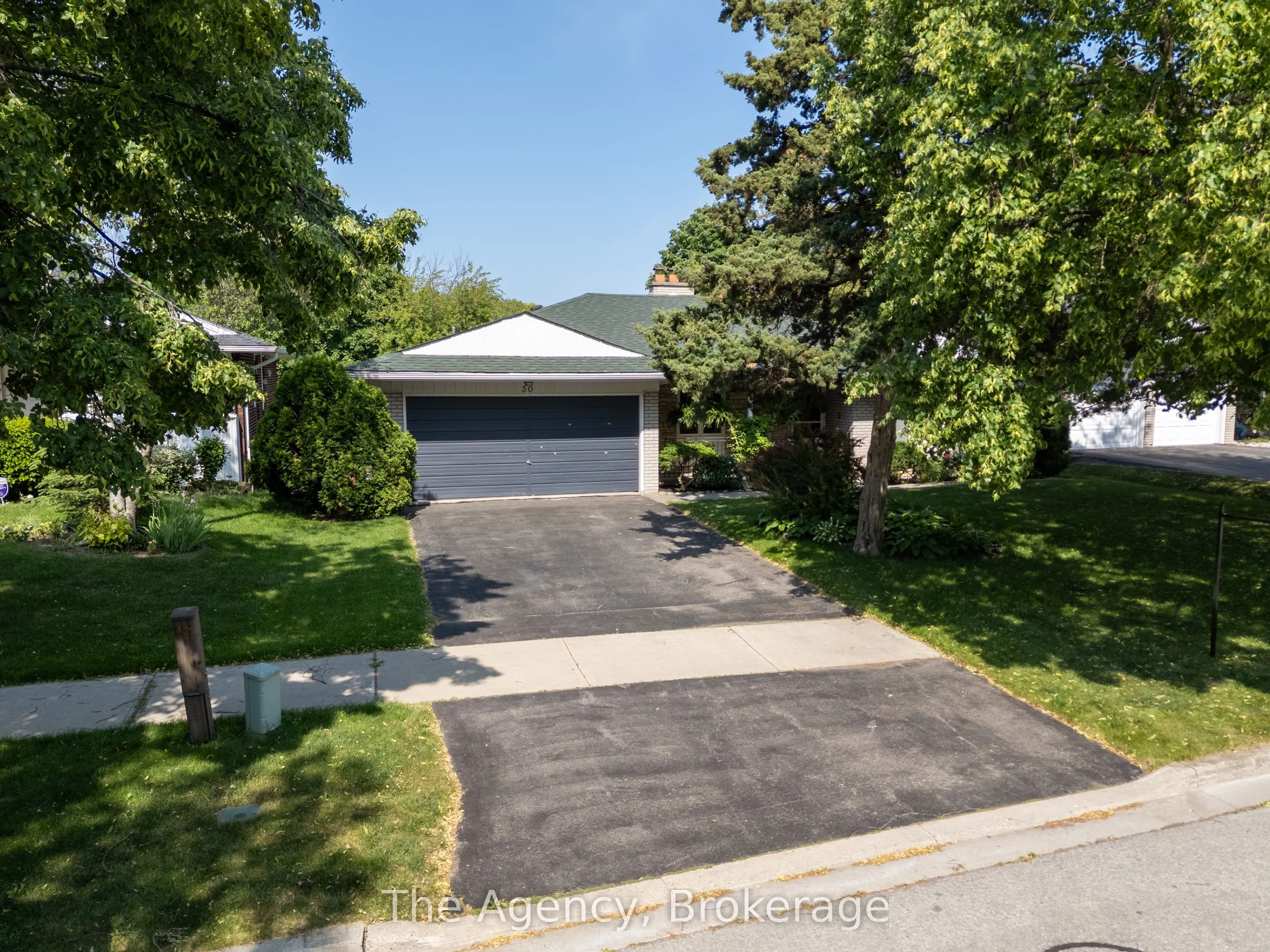 30 Deanewood Crescent, Toronto, ON M9B 3A9