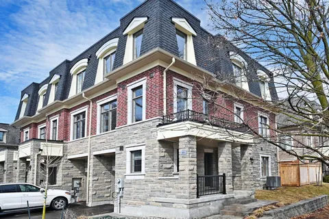 211 Wyndham Street, ON L5M 2S5