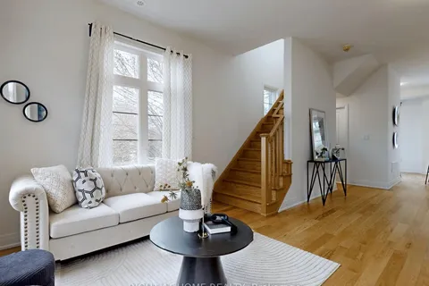 211 Wyndham Street, ON L5M 2S5
