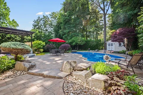 5 Cranleigh Court, ON M9A 3Y2