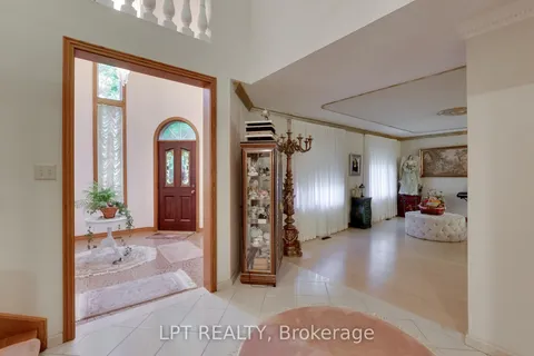 6 Fenton Way, ON L6P 0P5