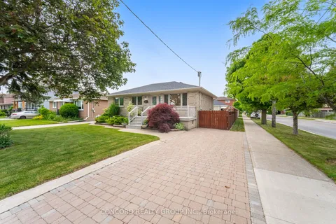 125 Plewes Road, ON M3K 1L1