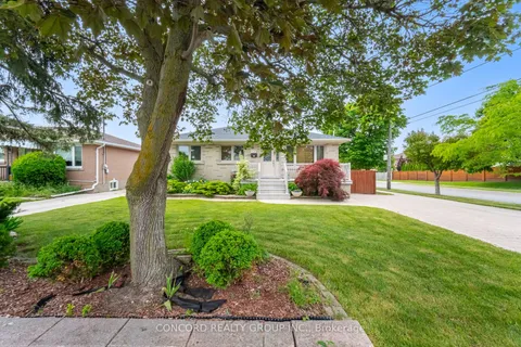 125 Plewes Road, ON M3K 1L1