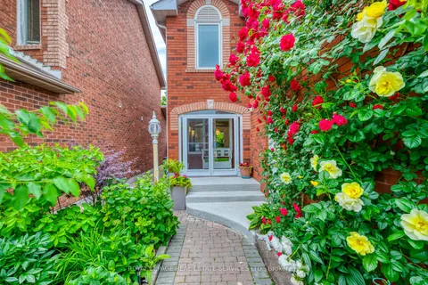 1069 Windsor Hill Boulevard, ON L5V 1P4