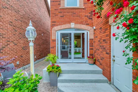 1069 Windsor Hill Boulevard, ON L5V 1P4