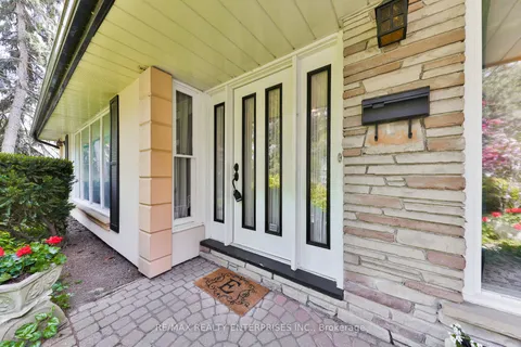 1364 Avonbridge Drive, ON L5G 3G5