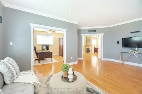 5 Farina Drive, ON L6P 0E3