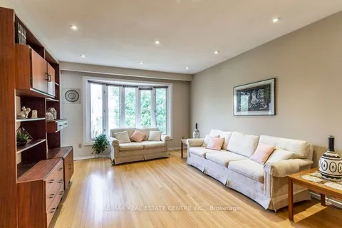 368 Lara Woods N/A, ON L5A 3A9