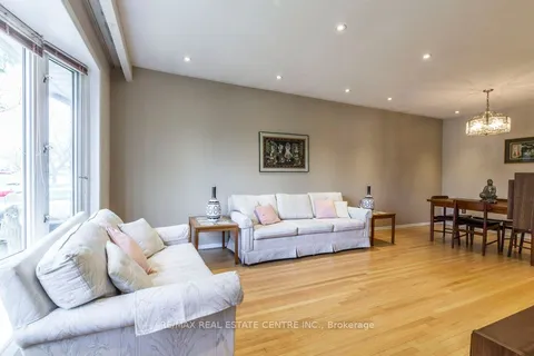 368 Lara Woods N/A, ON L5A 3A9