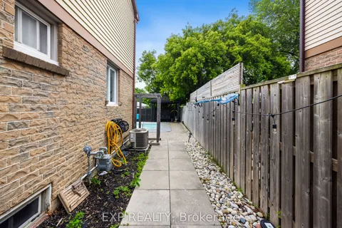 578 Laurier Avenue, ON L9T 4G8