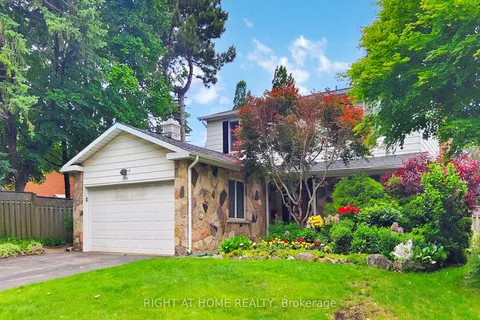 1924 Steepbank Crescent, ON L4X 1T8