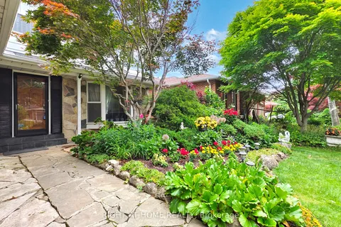 1924 Steepbank Crescent, ON L4X 1T8