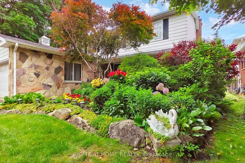 1924 Steepbank Crescent, ON L4X 1T8
