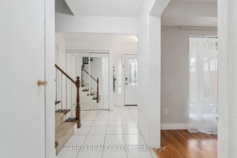 2734 Los Palmas Court, ON L5N 2G7