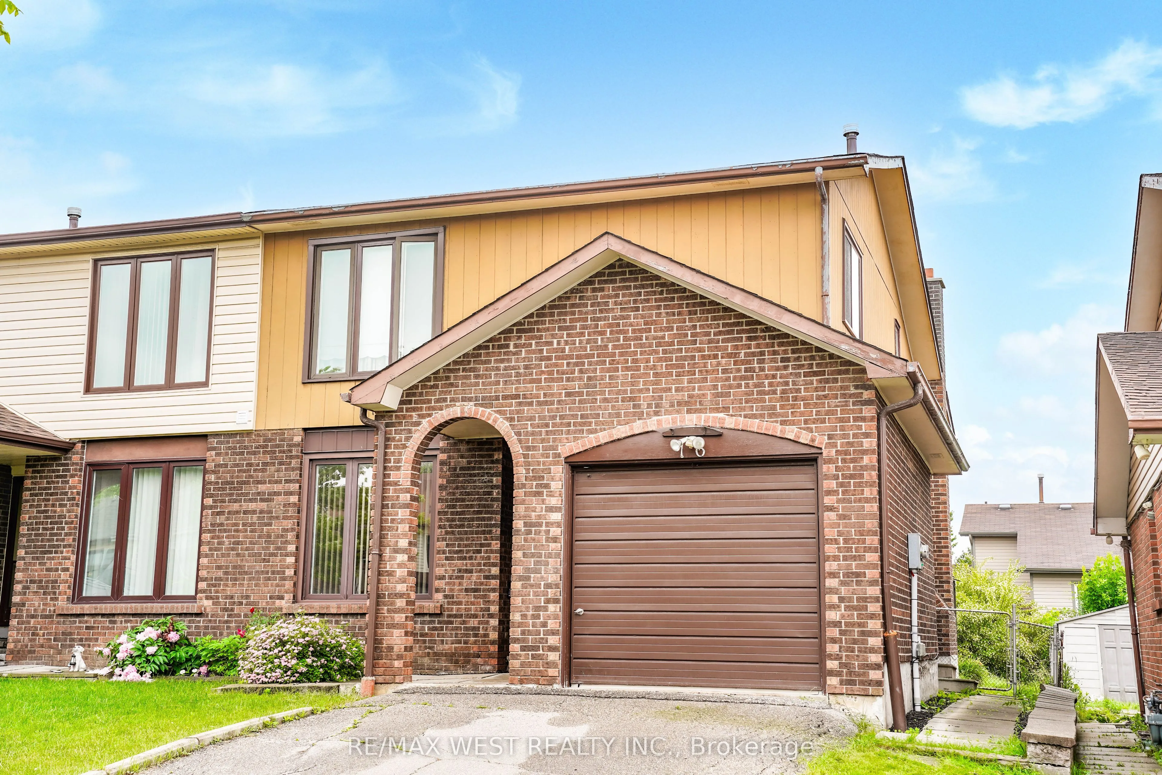 16 Crosswood Lane, ON L6V 3M2