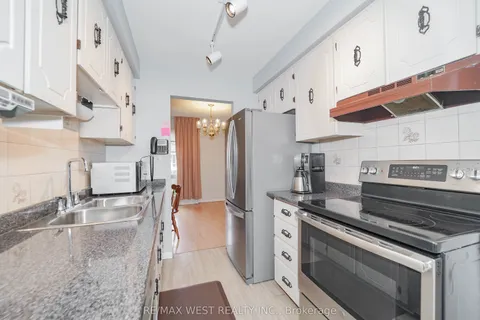16 Crosswood Lane, ON L6V 3M2