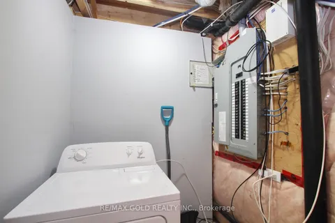 14 Lisson Crescent, ON L6X 5H9