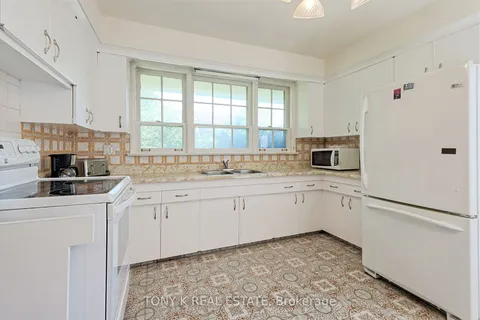 90 Waterford Drive, ON M9R 2N6