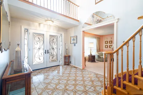 2529 Claymore Crescent, ON L5C 3A2