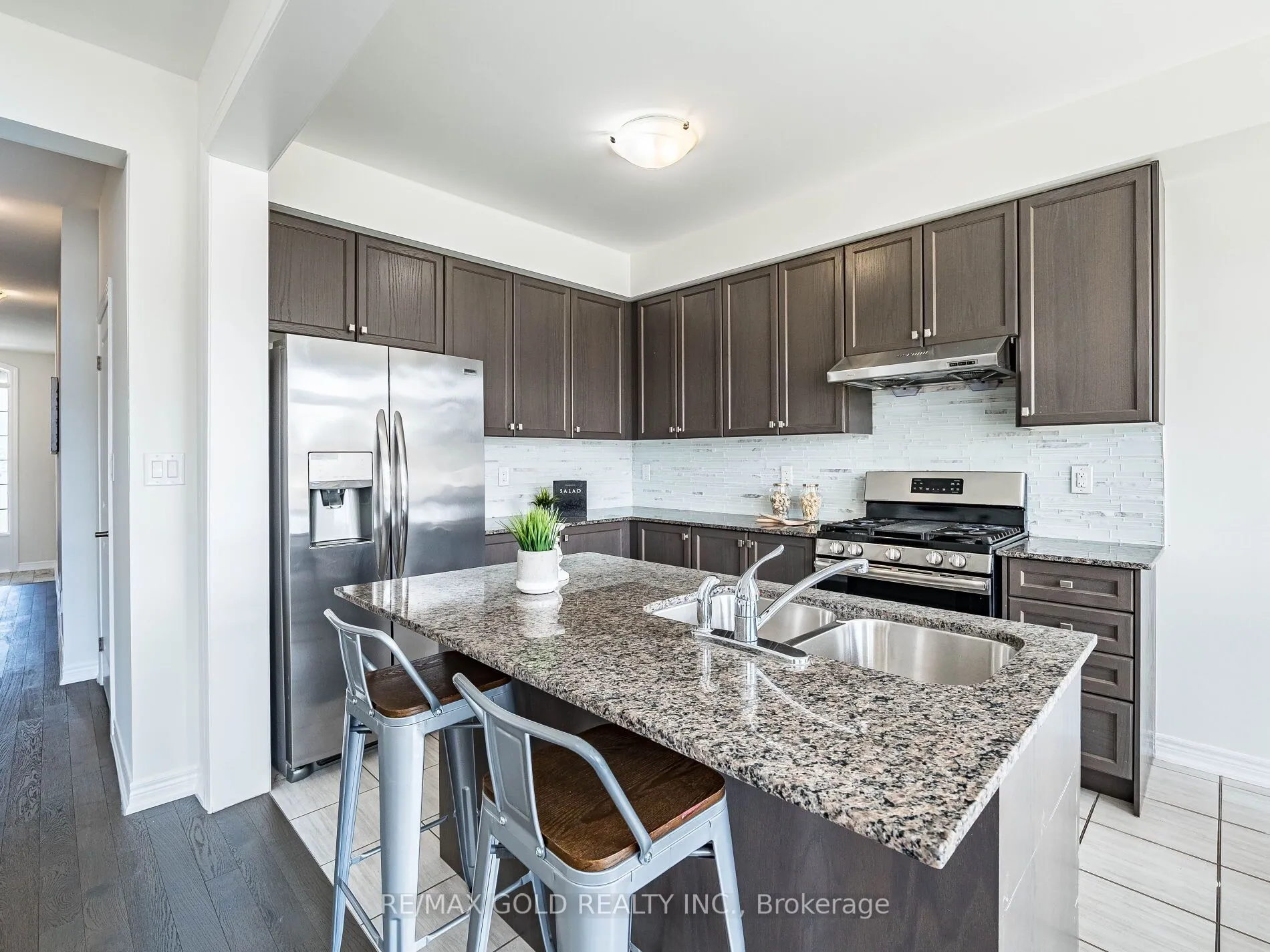 8 Clunburry Road, ON L7A 5B4
