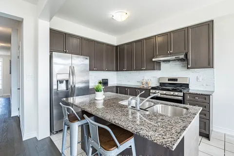 8 Clunburry Road, ON L7A 5B4