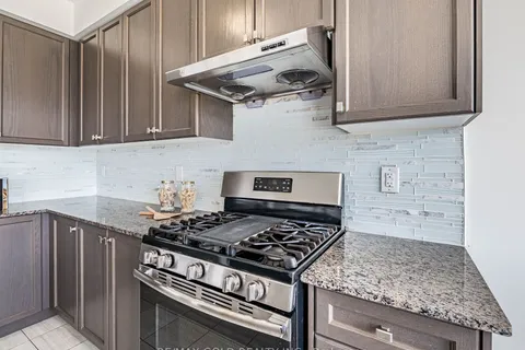 8 Clunburry Road, ON L7A 5B4