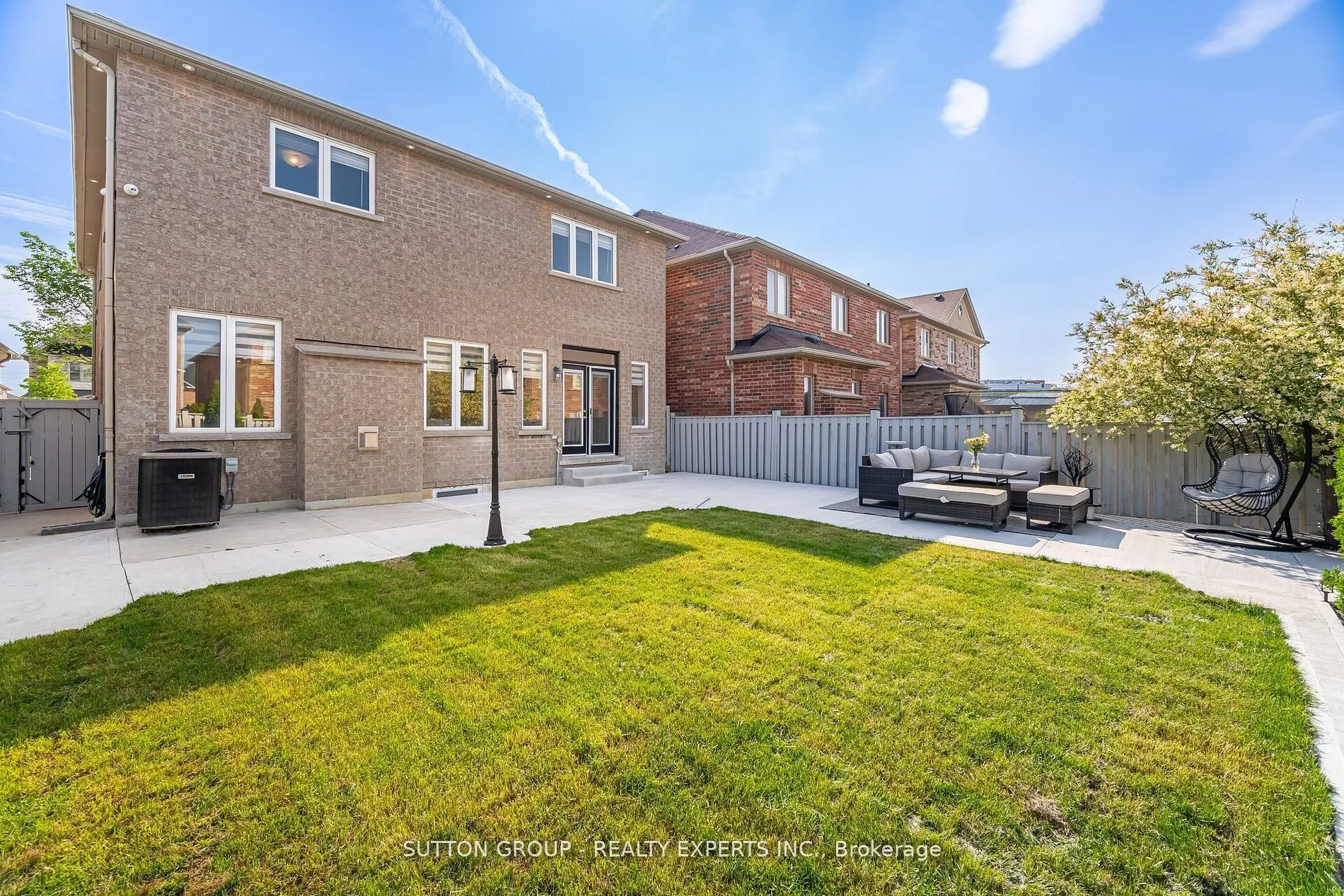 5 Freedom Oaks Trail, ON L6P 3L1