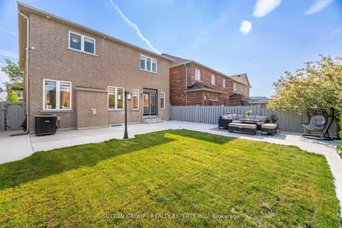 5 Freedom Oaks Trail, ON L6P 3L1