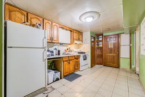 3 Lakeland Drive, ON M9V 1M8