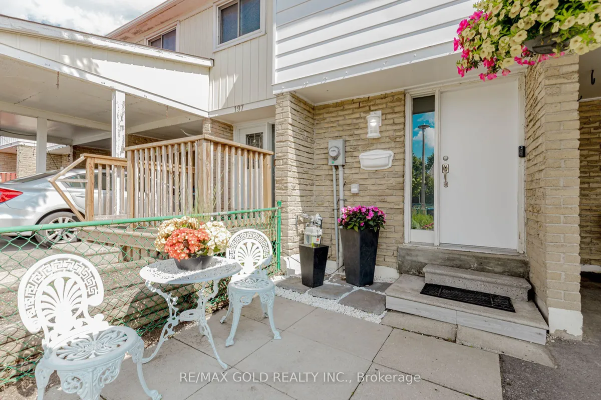 195 Royal Salisbury Way, ON L6V 3J5