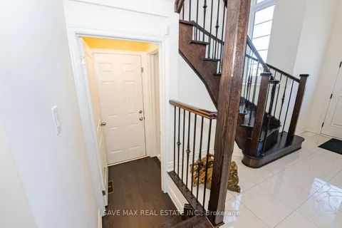 8 PADBURY Trail, ON L7A 4M3