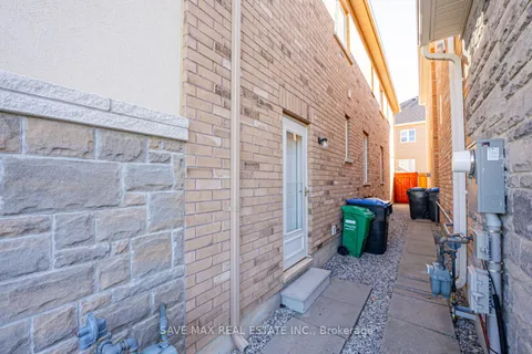 8 PADBURY Trail, ON L7A 4M3