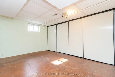 1045 Deta Road, ON L5E 2R4