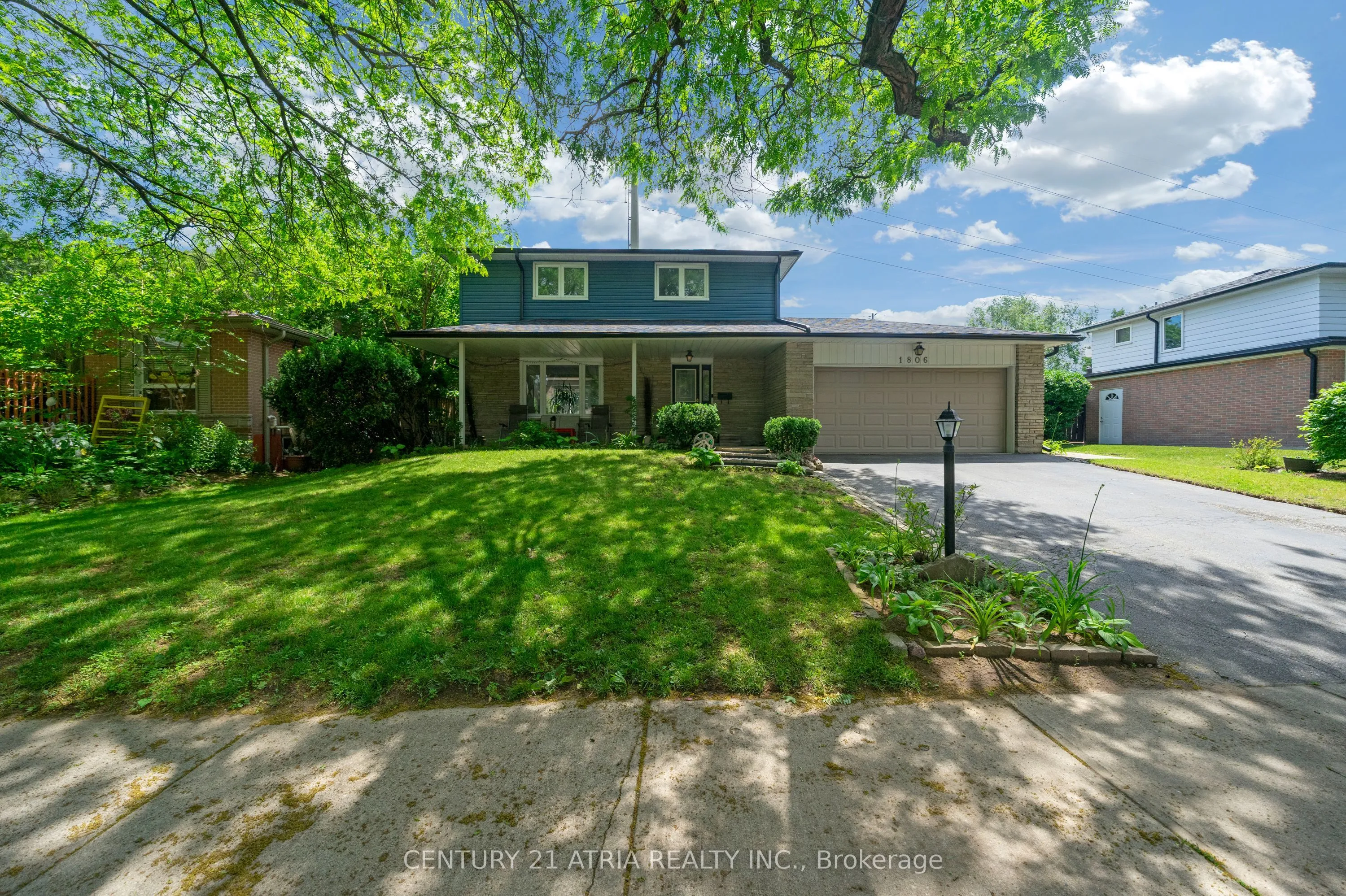1806 Barsuda Drive, ON L5J 1V4