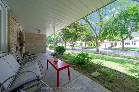 1806 Barsuda Drive, ON L5J 1V4