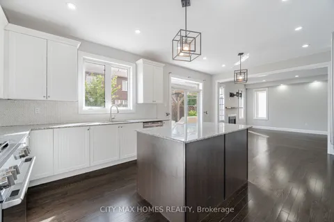 8 Amberglow Court, ON L6Y 2E3
