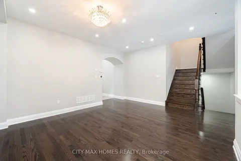8 Amberglow Court, ON L6Y 2E3