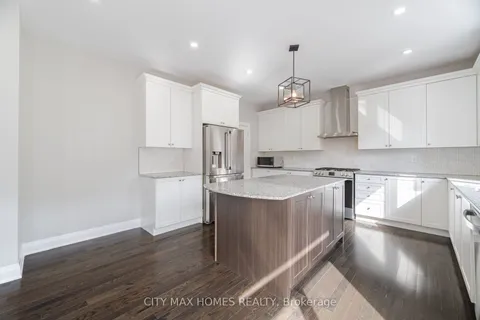 8 Amberglow Court, ON L6Y 2E3