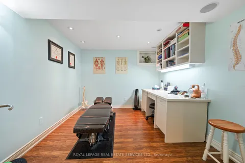 106 West Deane Park Drive, ON M9B 2S5