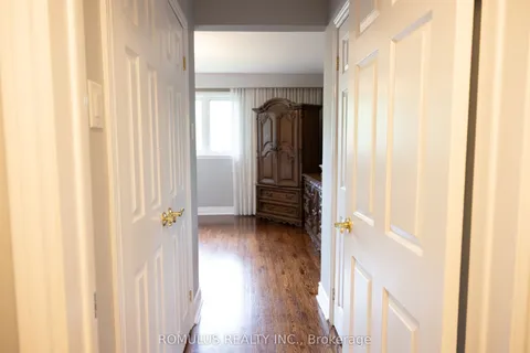 28 Eldorado Court, ON M3J 1X1
