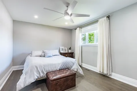 37 Suburban Drive, ON L5N 1G8