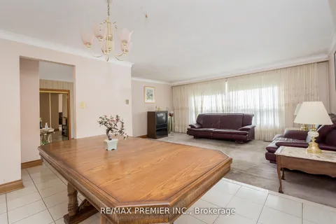 28 Whitfield Avenue, ON M9L 1G3