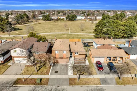 118 Charters Road, ON L6V 2S5