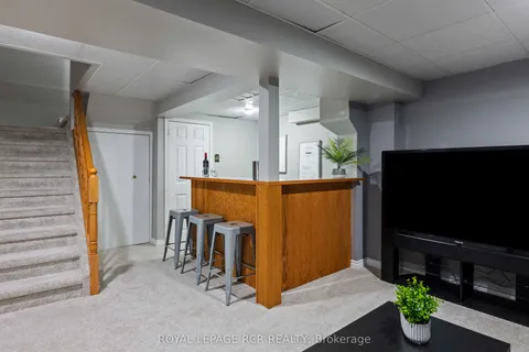 224 Lisa Marie Drive, ON L9W 4P6