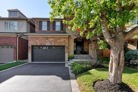 2076 Rochester Circle, ON L6M 5E2