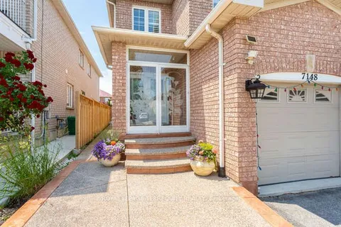 7148 Village Walk, ON L5W 1X2