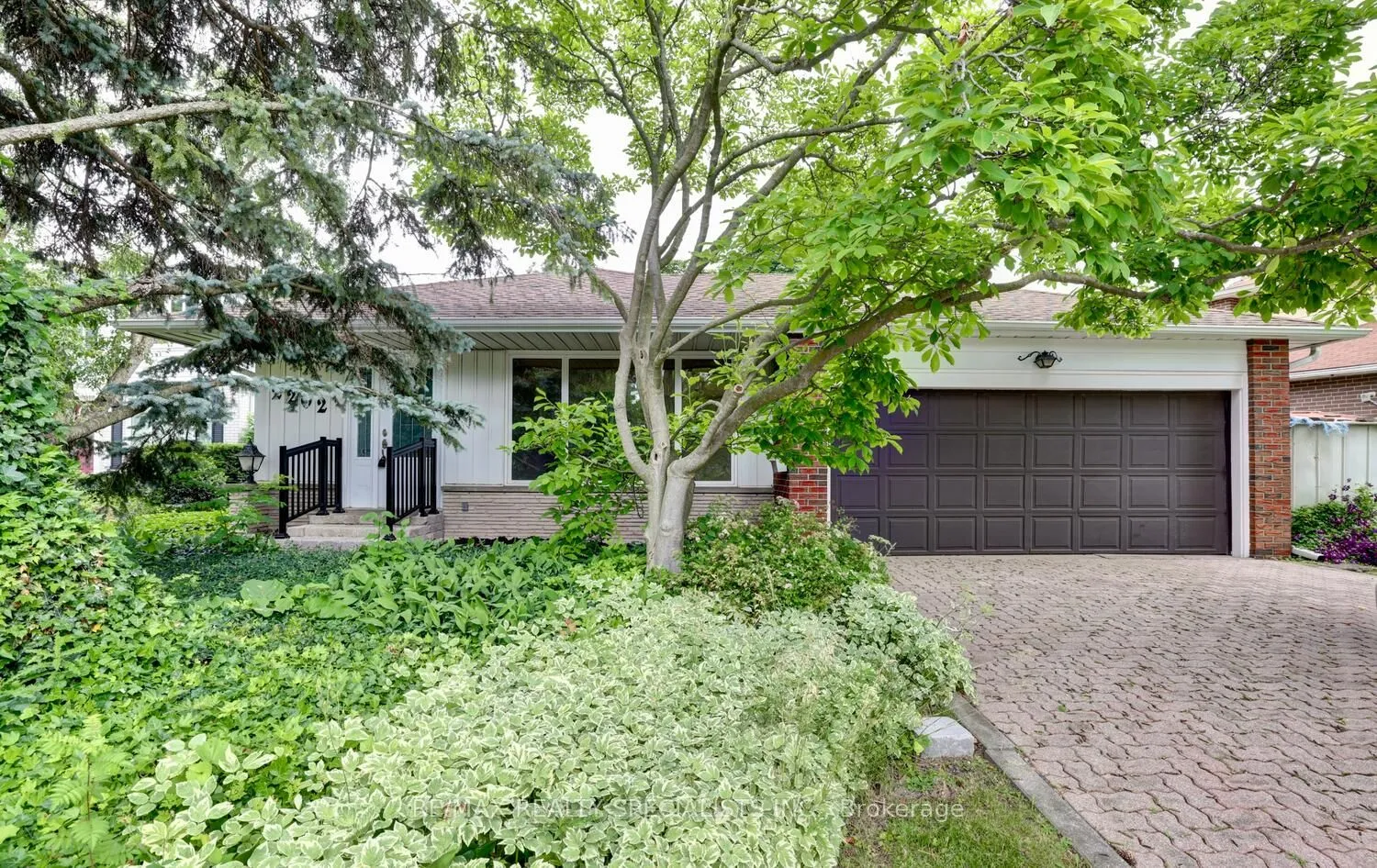 2202 Thorn Lodge Drive, ON L5K 1K2
