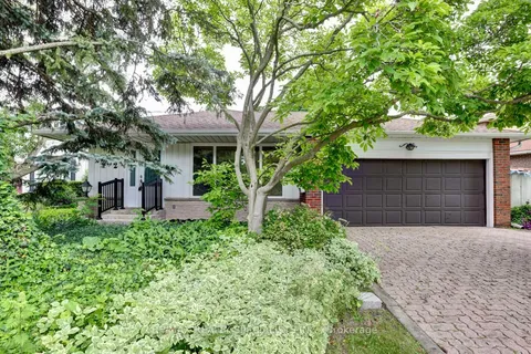 2202 Thorn Lodge Drive, ON L5K 1K2